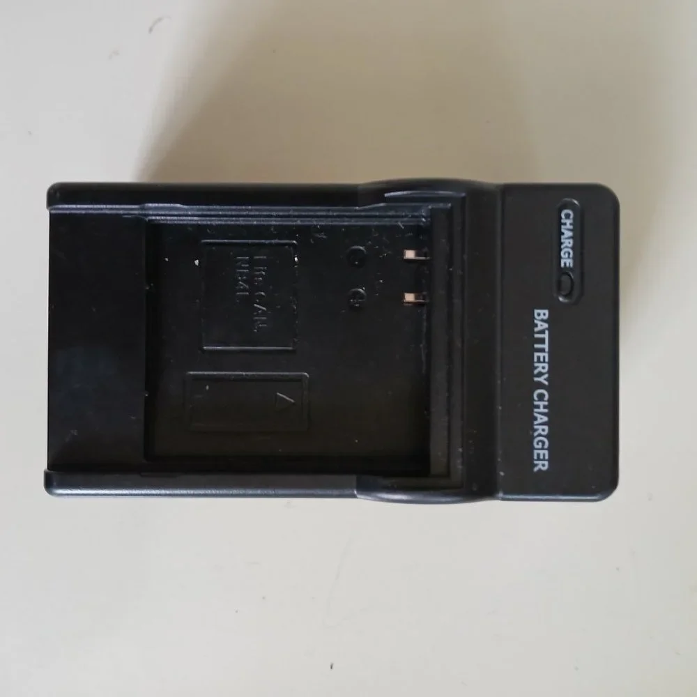 Canon LC-E10E Battery Charger UK/CA/EAC 100-240v, AC 50/60Hz 12VA - 17VA